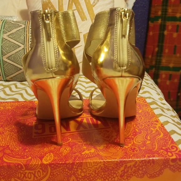 Shoes - Picture 4 of 4